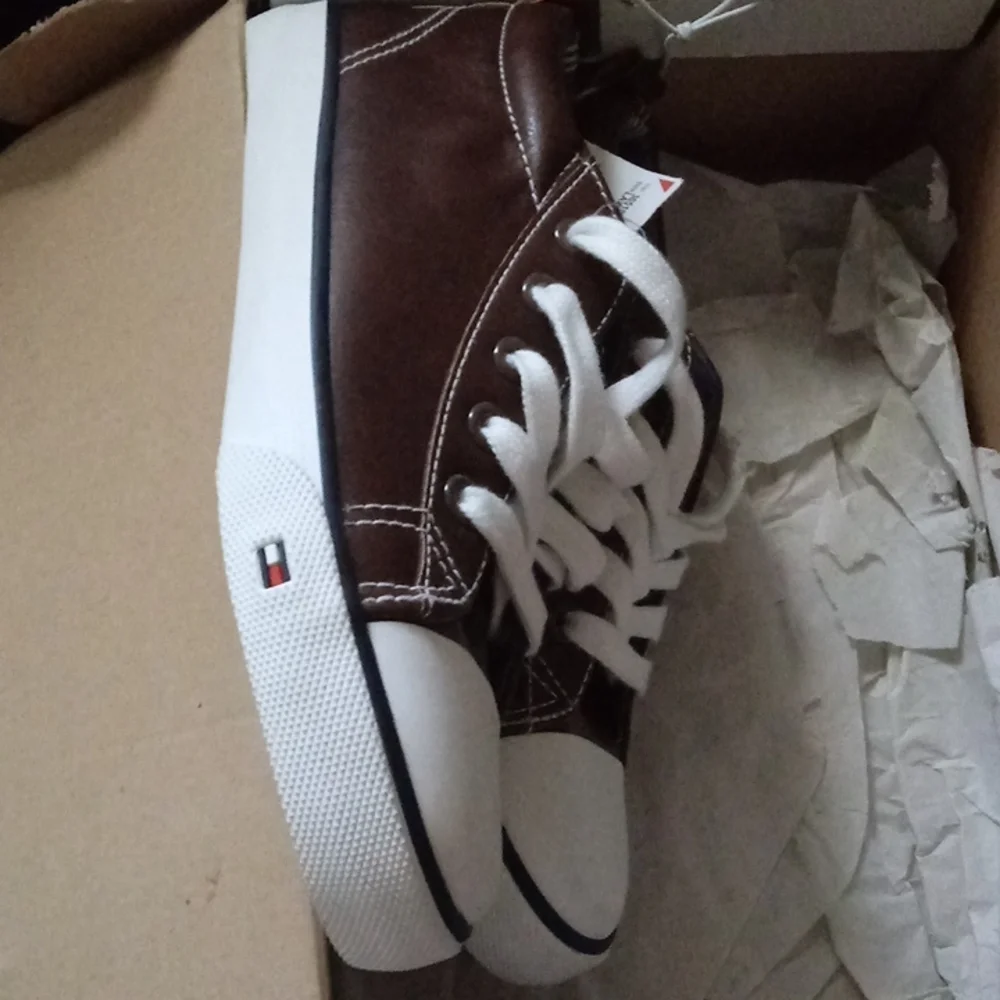 NWT Hilfiger flat - Picture 3 of 7